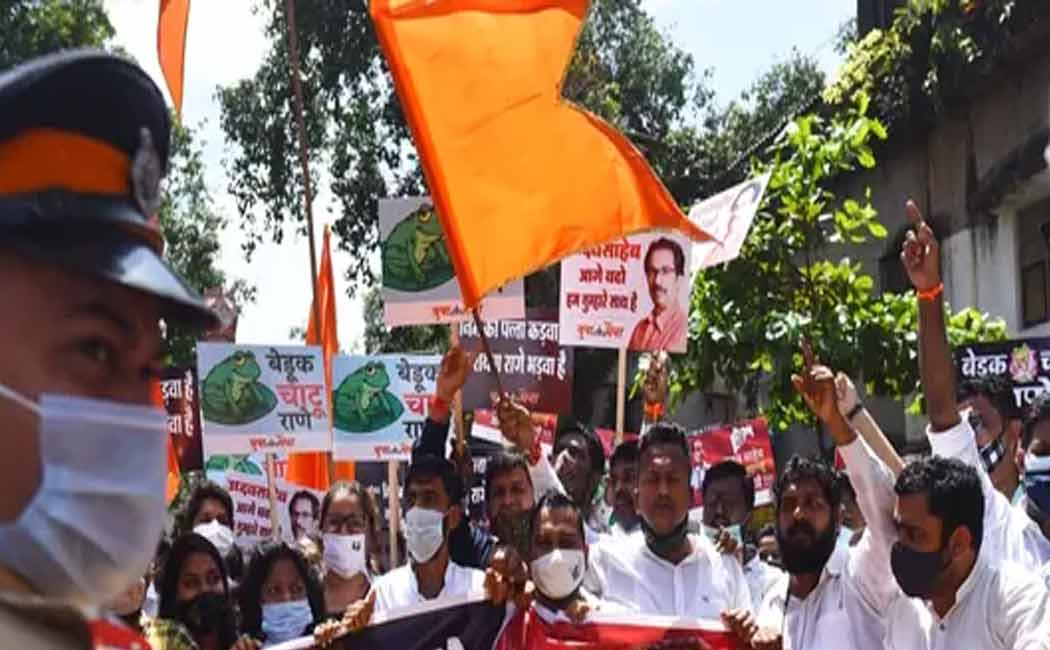 மகாராஷ்டிராவில் பாஜக எம்எல்ஏ அலுவலகம் மீது சிவசேனா கட்சி தொண்டர்கள் தாக்குதல்